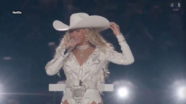 Beyoncé performs at NFL halftime show