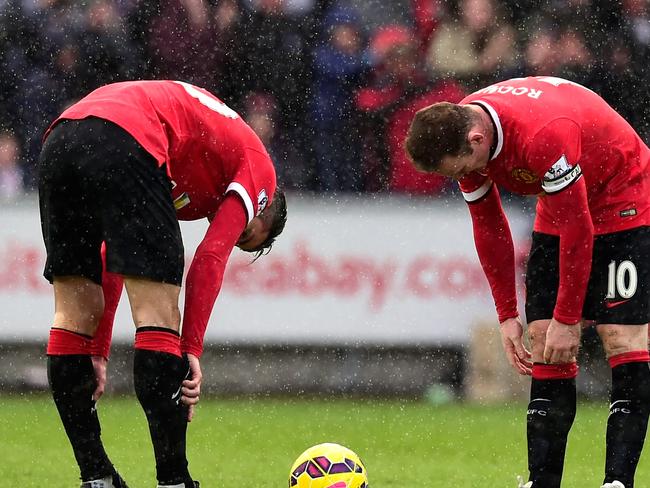 SWANSEA, WALES - FEBRUARY 21: Robin Van Persie (l) and Wayne Rooney of Manchester United react after the second Swansea goal during the Barclays Premier League match between Swansea City and Manchester United at Liberty Stadium on February 21, 2015 in Swansea, Wales. (Photo by Stu Forster/Getty Images)