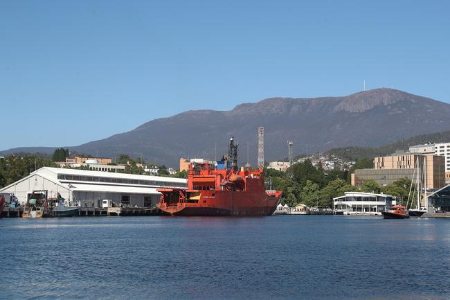 Final voyage out of Hobart for the Aurora Australis. Picture: NIKKI DAVIS-JONES