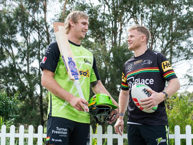 Smith poses with Thunder star Sam Billings, as the Panthers sign a deal with their BBL neighbours to help provide ticket deals to each other’s members and fans. Picture: Supplied