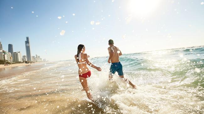 With 300 days of sunshine a year and 57 kilometres of stunning coastline, you can’t beat the Goldie’s favourite pastime: <b>A DAY AT THE BEACH</b>. Paddle Pop optional.