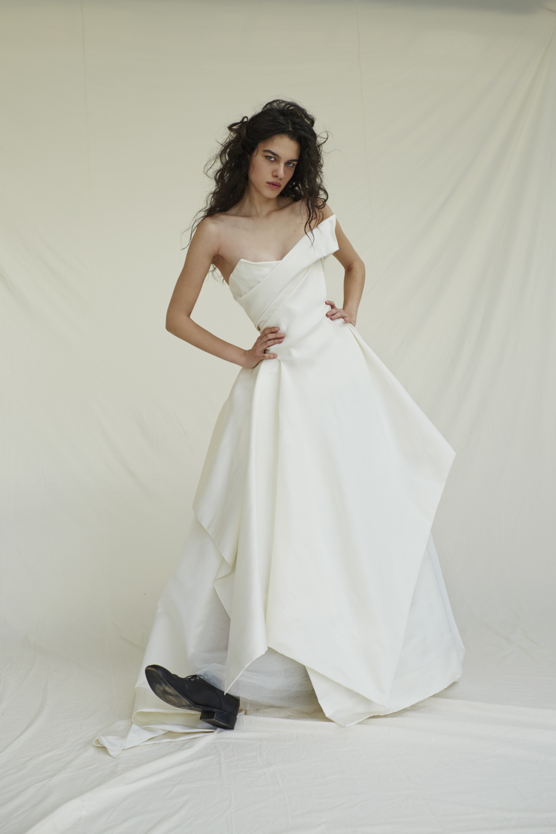 Carrie bradshaw vivienne westwood wedding dress hotsell