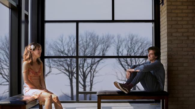 Haley Lu Richardson and Cole Sprouse in a scene from the movie Five Feet Apart. Roadshow Films.