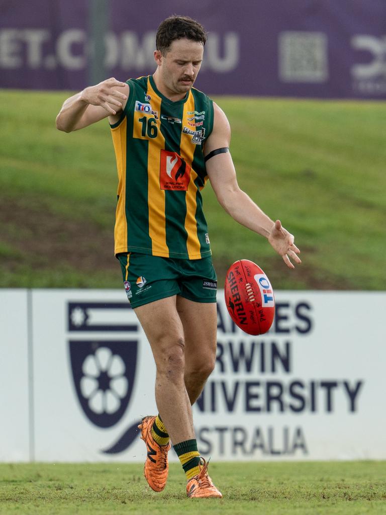 Harry McKimmie playing for PINT in the 2024-25 NTFL season. Picture: Tymunna Clements / AFLNT Media