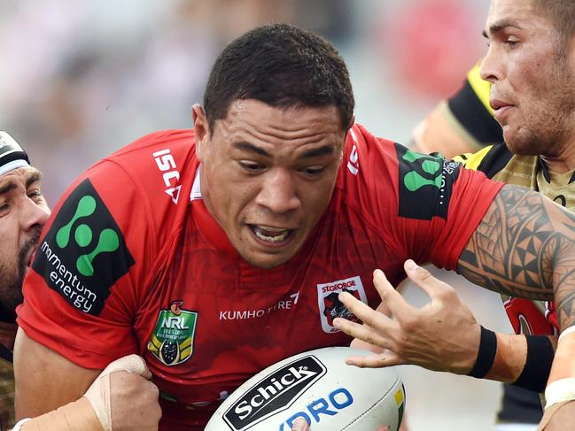 Tyson Frizell (centre) of the Dragons is tackled by Jamie Soward (left) and Will Smith of the Panthers during the round 4 NRL match between the St George Illawarra Dragons and the Penrith Panthers at WIN Stadium in Wollongong on Sunday, March 27, 2016. (AAP Image/Paul Miller) NO ARCHIVING, EDITORIAL USE ONLY