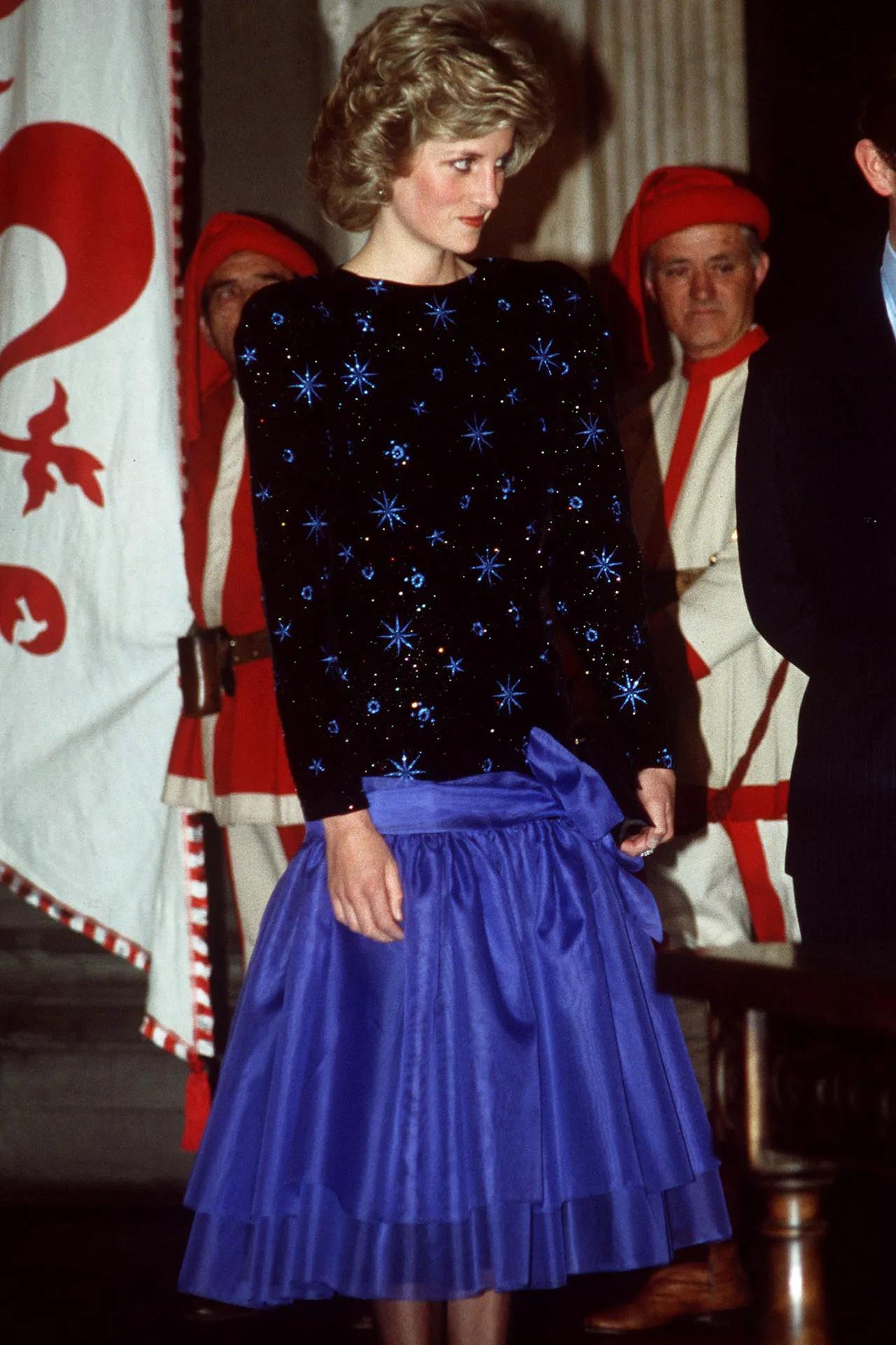What is Diana's classic costume blue waist piece of clothing