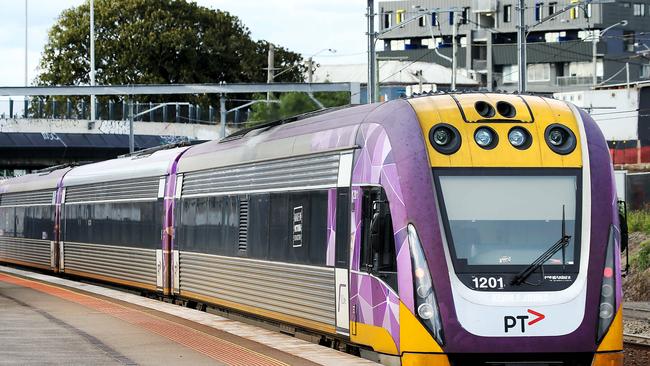 A V/Line train passes through Footscray Railway Station. Picture : NCA NewsWire / Ian Currie