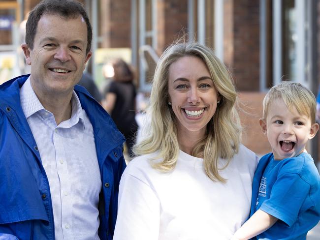 SYDNEY, AUSTRALIA - DAILY TELEGRAPH - 19th October 2024: Liberal candidate Georgia Ryburn Indy (1) with opposition Leader Mark Speakman at the Mona Vale memorial Hall for the Pittwater by-electionPicture: Daily Telegraph / Brendan Read