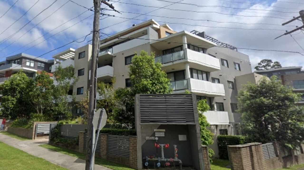 Black mould, cracking allegedly plagues northwest Sydney units