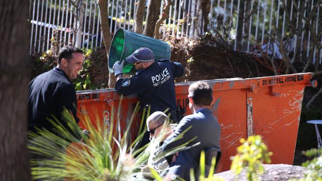 Police forensic officers dig the garden of the former Dawson home in search of Lyn's body. Picture: Jane Dempster