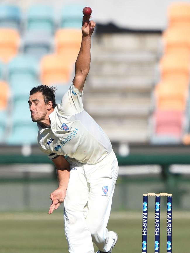 Mitchell Starc bowls. Picture: Steve Bell/Getty Images