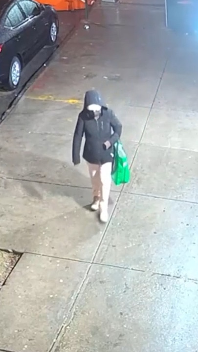 Moment mother allegedly abandons baby in shopping bag