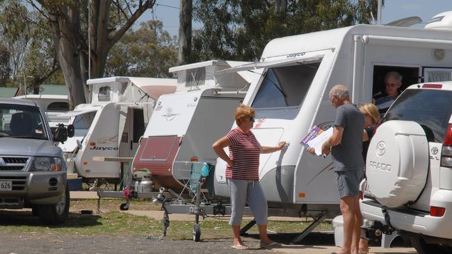 19/09/2008 NEWS: NO VACANCY! Roma Caravan parks full of Grey Nomads. Big Rig Tourist Park has no vacancies.