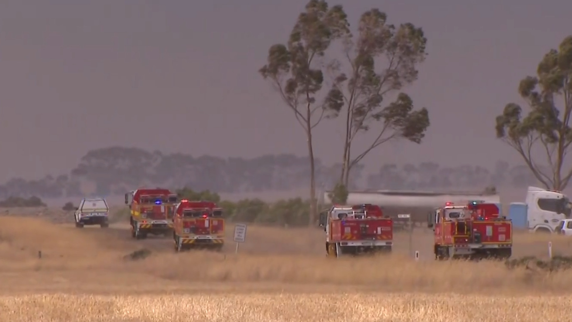 Western Victoria bushfire warnings downgraded