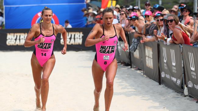 Harriet Brown and Lizzie Welborn compete during round 2 of the Nutri-Grain Series at Burleigh Heads on November 17, 2019 in Burleigh Heads, Australia. (Photo by Chris Hyde/Getty Images)