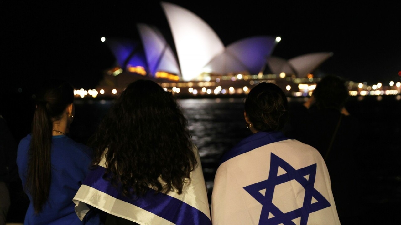 Sydney rallies behind Israeli restaurant after being vandalised with anti-Semitic graffiti