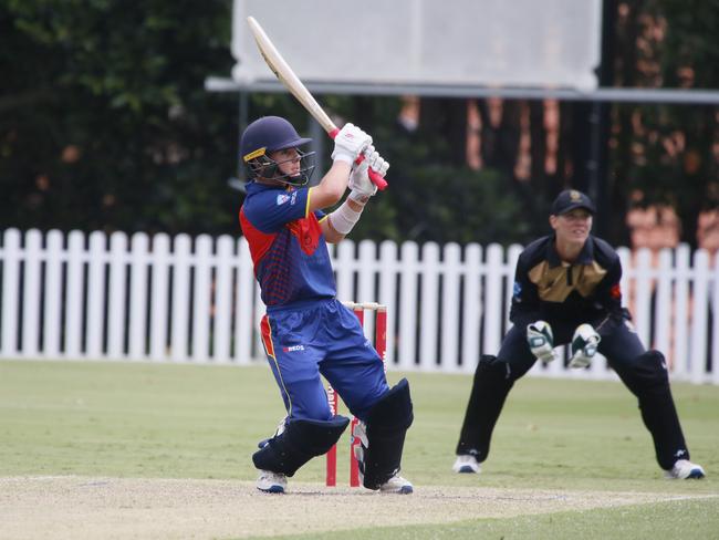 Noah Quayle hits out in Mosman’s chase. Photographer: Warren Gannon Photography