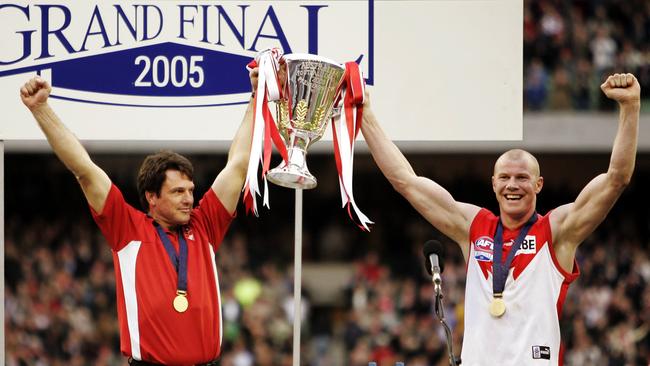 2005 Grand Final. Sydney Swans v West Coast Eagles. MCG. Coach Paul Roos and Barry Hall raise the cup.