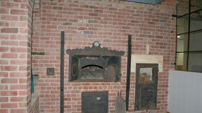 A pizza oven has stood idle for eight years while a squabble over the site continues.