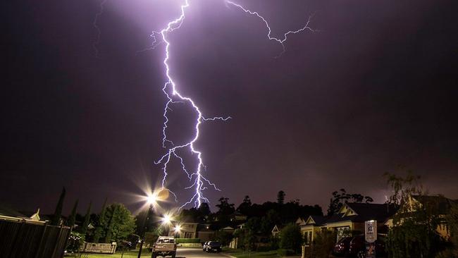 Spectacular lightning storm hits Melbourne | news.com.au — Australia’s ...