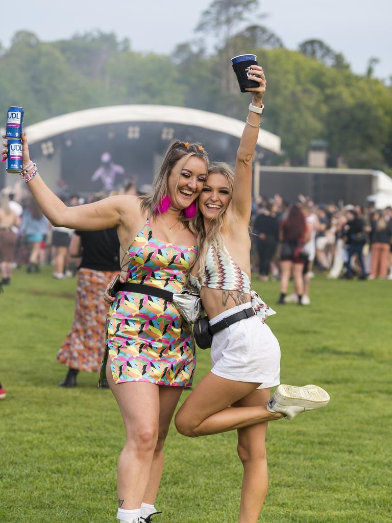 Sisters Jacinta (left) and Eliza Johnstone at The Backyard Series in Queens Park, Saturday, November 6, 2021. Picture: Kevin Farmer