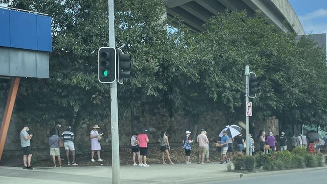 Queue for testing in Brisbane on Sunday morning. Picture: Mackenzie Scott