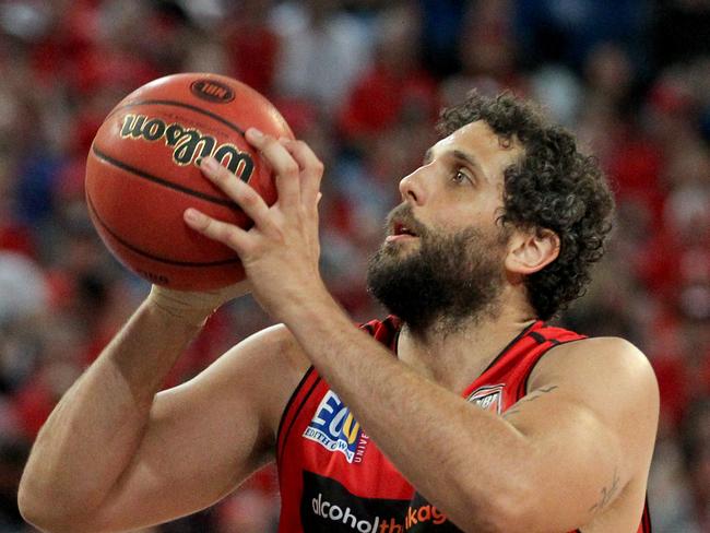 Matt Knight of the Wildcats in action during the Round 2 match between the Perth Wildcats and the Illawara Hawks at the Perth Arena, in Perth, Friday, October 13, 2017.  (AAP Image/Richard Wainwright) NO ARCHIVING, EDITORIAL USE ONLY