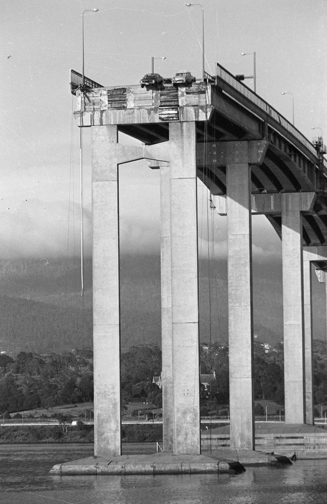 Historical Tasman Bridge Disaster 5th January 1975, the collapsed bridge as seen from the Eastern Shore with two cars hanging on the edge. Picture: Mercury archive