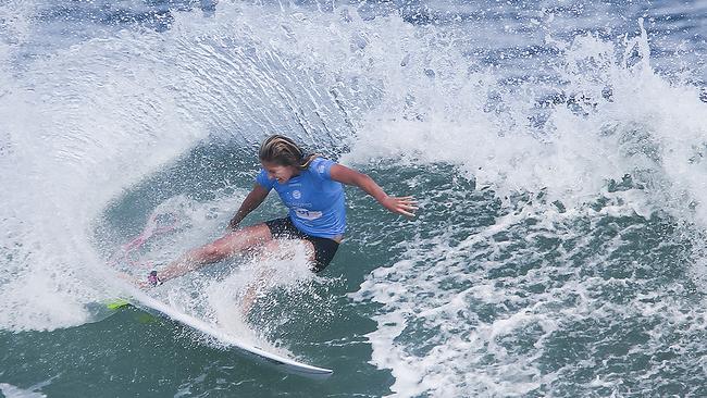 Stephanie Gilmore will face reigning champion Carissa Moore in the quarter-finals of the Rio Pro