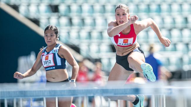 Emily Benefiel from Wollongong in the U15s. Picture: Julian Andrews