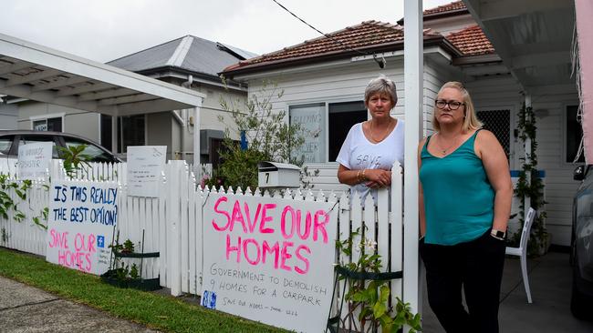 Jannali residents Helma Mulhall and Bec Hewitt. Picture: NCA NewsWire / Bianca De Marchi