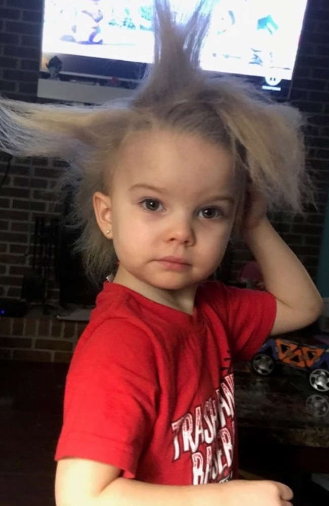 Mum shamed by strangers despite daughter having uncombable hair