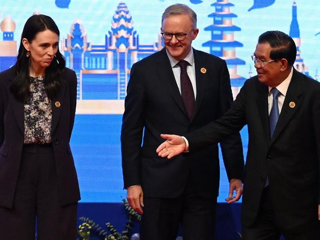 Cambodia's Prime Minister Hun Sen (R) gestures next to New Zealand's Prime Minister Jacinda Ardern (L) and Australia's Prime Minister Anthony Albanese (C) on stage as part of the announcement on the conclusion of negotiations upgrading the ASEAN-Australia-New Zealand Free Trade Area (AANZFTA) during the 40th and 41st Association of Southeast Asian Nations (ASEAN) Summits in Phnom Penh on November 13, 2022. (Photo by TANG CHHIN SOTHY / AFP)