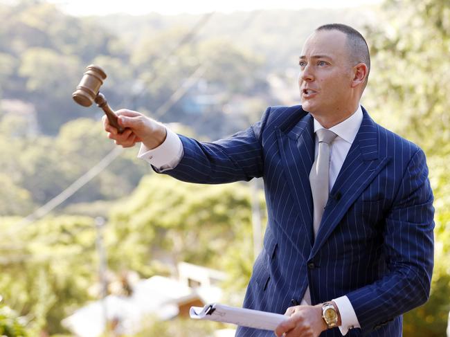 WEEKEND TELEGRAPHS - 18/2/23 MUST CHECK WITH PIC EDITOR JEFF DARMANIN BEFORE PUBLISHING  -Auction at 18 Budyan Rd, Grays Point NSW. Sold under the hammer for over $2.1M. Auctioneer Andrew Cooley pictured. Picture: Sam Ruttyn