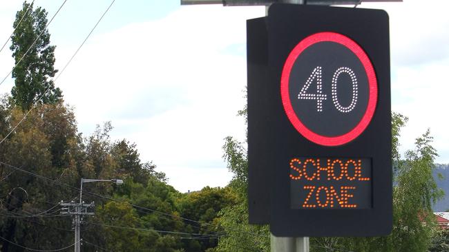 A bus outside Hobart school , Lansdowne Cresent Primary during the  40 kph speed  limit period.