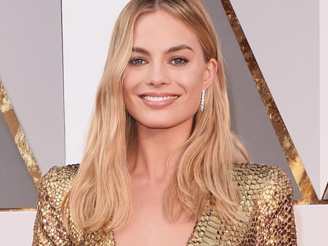 HOLLYWOOD, CA - FEBRUARY 28: Actress Margot Robbie attends the 88th Annual Academy Awards at Hollywood & Highland Center on February 28, 2016 in Hollywood, California. (Photo by Jason Merritt/Getty Images)