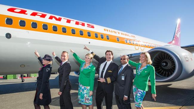 Qantas bring in John Travolta to unveil new “retro” Boeing 737 | The ...