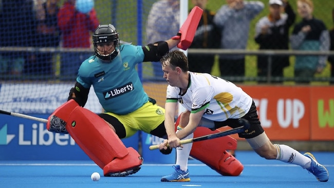 New Zealand goalkeeper Leon Hayward will join the Stingers.