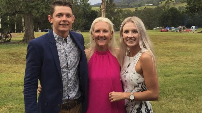 Cam Smith with mother Sharon and sister Melanie. Picture: Instagram