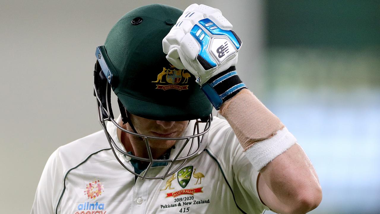 Smith was unusually frustrated. Photo: AAP Image/Richard Wainwright