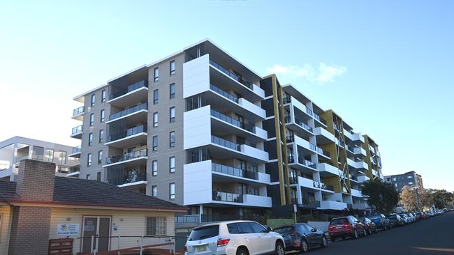 An apartment complex in Sydney's Campbelltown is in lockdown due to a potential Covid outbreak. Picture: NCA NewsWire/Jeremy Piper