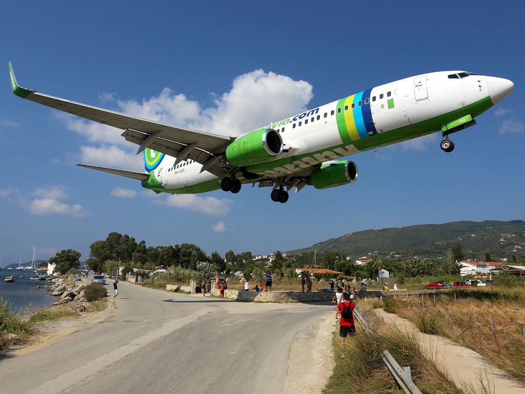 This file image shows a passenger jet flying low to the ground over the Greek island of Skiathos, where the boy was injured. Picture: Wikimedia Commons/Timo Breidenstein