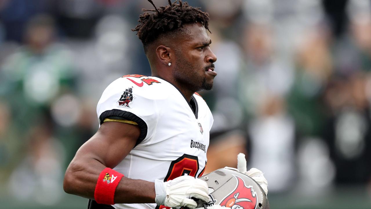 Antonio Brown Flashing Guests At Hotel Pool 