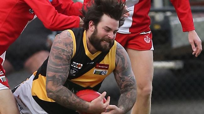 Bendigo FNL, South Bendigo Bloods v Kyneton Tigers, at QE Oval, Bendigo,  #0, South Bendigo   &  Ryan Pretty, 15,   Kyneton,     Picture Yuri Kouzmin