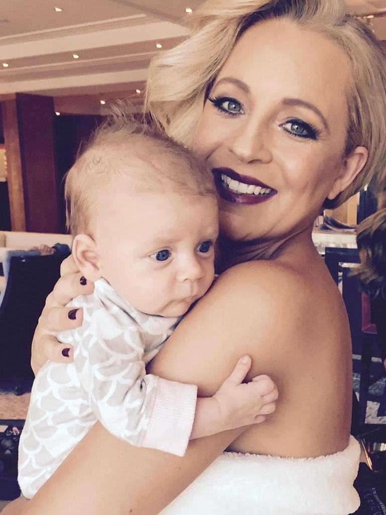 Carrie’s throwback picture with baby Evie at the 2015 Logies.