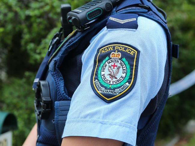 SYDNEY, AUSTRALIA - NewsWire Photos, SEPTEMBER, 30 2021: Police are seen at the home where a man was taken to hospital and a woman has been arrested following a stabbing overnight in Cabarita in Sydney.  Picture: NCA NewsWire / Gaye Gerard