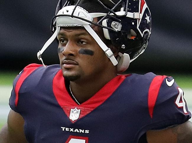 HOUSTON, TEXAS - OCTOBER 04: Deshaun Watson #4 of the Houston Texans talks with head coach Bill O'Brien of the Houston Texans at NRG Stadium on October 04, 2020 in Houston, Texas.   Bob Levey/Getty Images/AFP == FOR NEWSPAPERS, INTERNET, TELCOS & TELEVISION USE ONLY ==