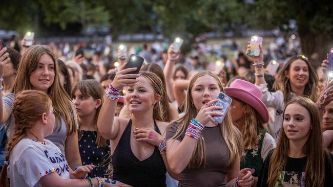 MELBOURNE, AUSTRALIA - NCA NewsWire Photos - 17 FEBRUARY, 2024:  MELBOURNE, AUSTRALIA - NCA NewsWire Photos - 17 FEBRUARY, 2024:  Taylor Swift concert at the MCG. 2024. Melbourne. Saturday. Fans enjoy the concert from outside the MCG. Picture: NCA NewsWire / Jake Nowakowski