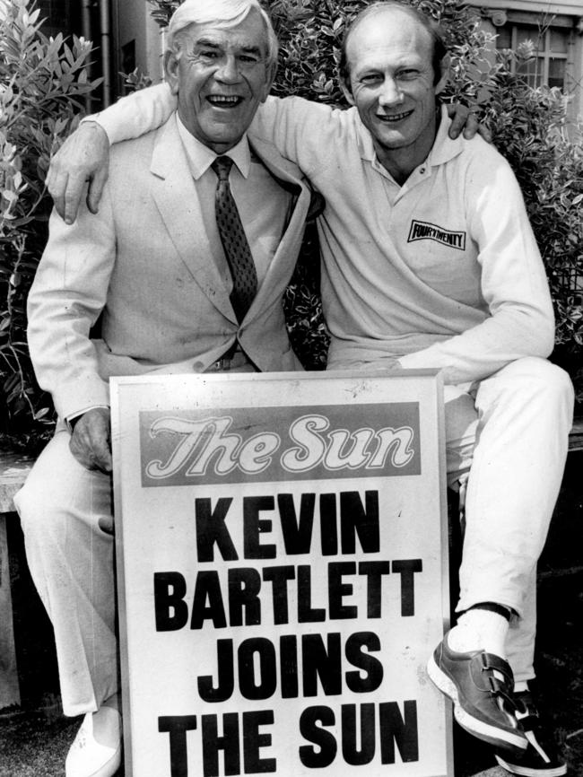 Lou Richards welcomes Kevin Bartlett to The Sun newspaper in 1985.