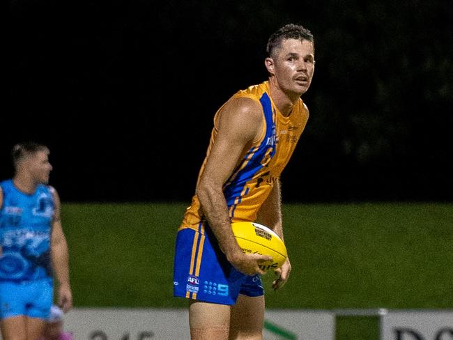 Jack Sinclair playing for Wanderers in the 2024-25 NTFL season. Picture: Tymunna Clements / AFLNT Media